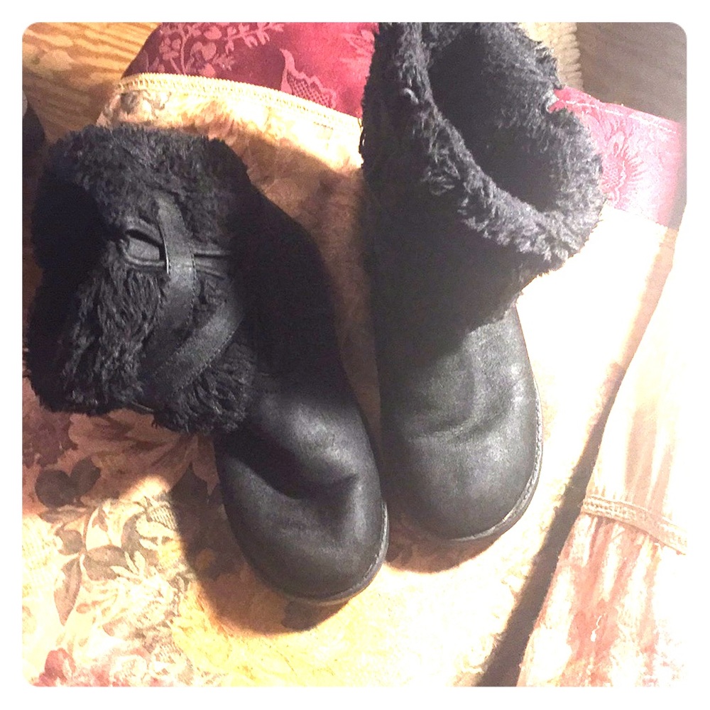 I am selling guess shoes and aren’t they stylish